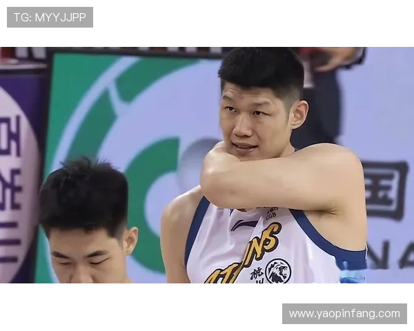 [CBA]布朗突分底角 胡金秋接球就投三分命中.